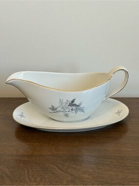 VTG WINTERLING BAVARIA GERMANY GRAVY BOAT WITH GOLD TRIM & ATTACHED UNDERPLATE